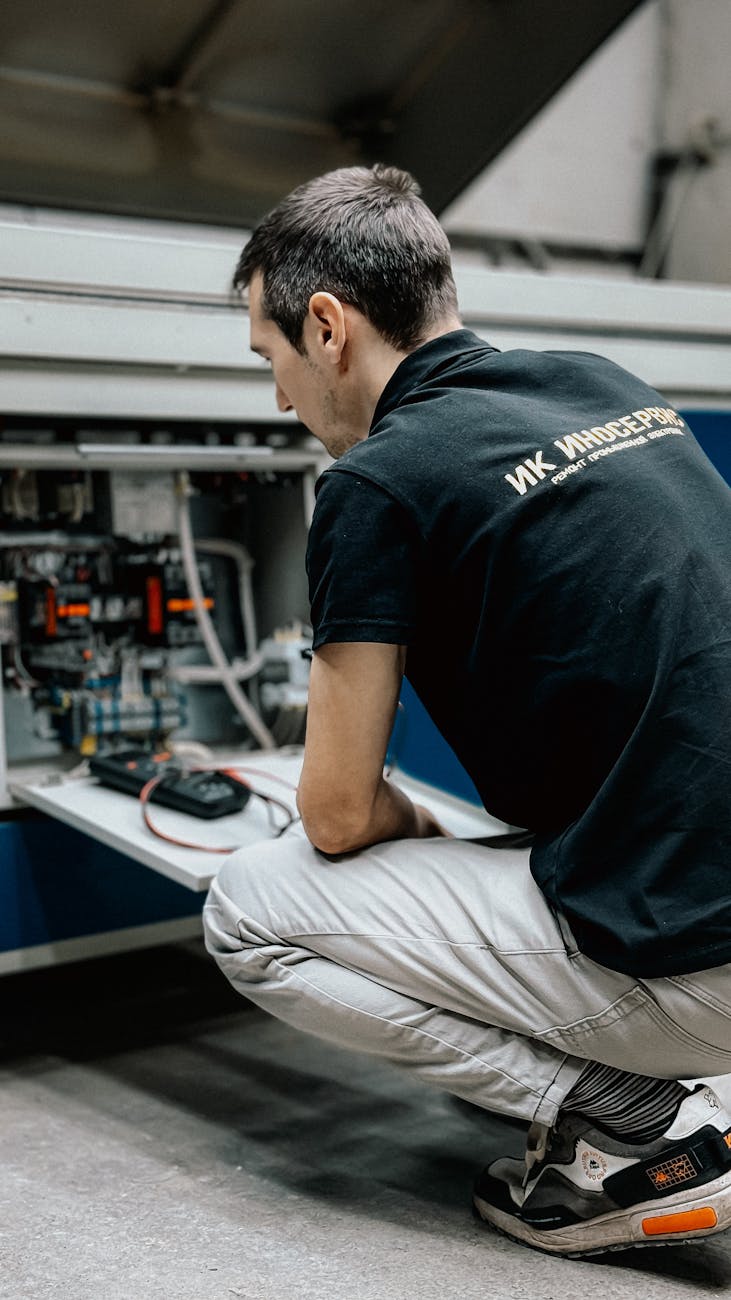 Kaip išsirinkti patikimą televizorių remonto meistrą Kaune: praktinis vadovas su kainų palyginimais ir specialistų vertinimu