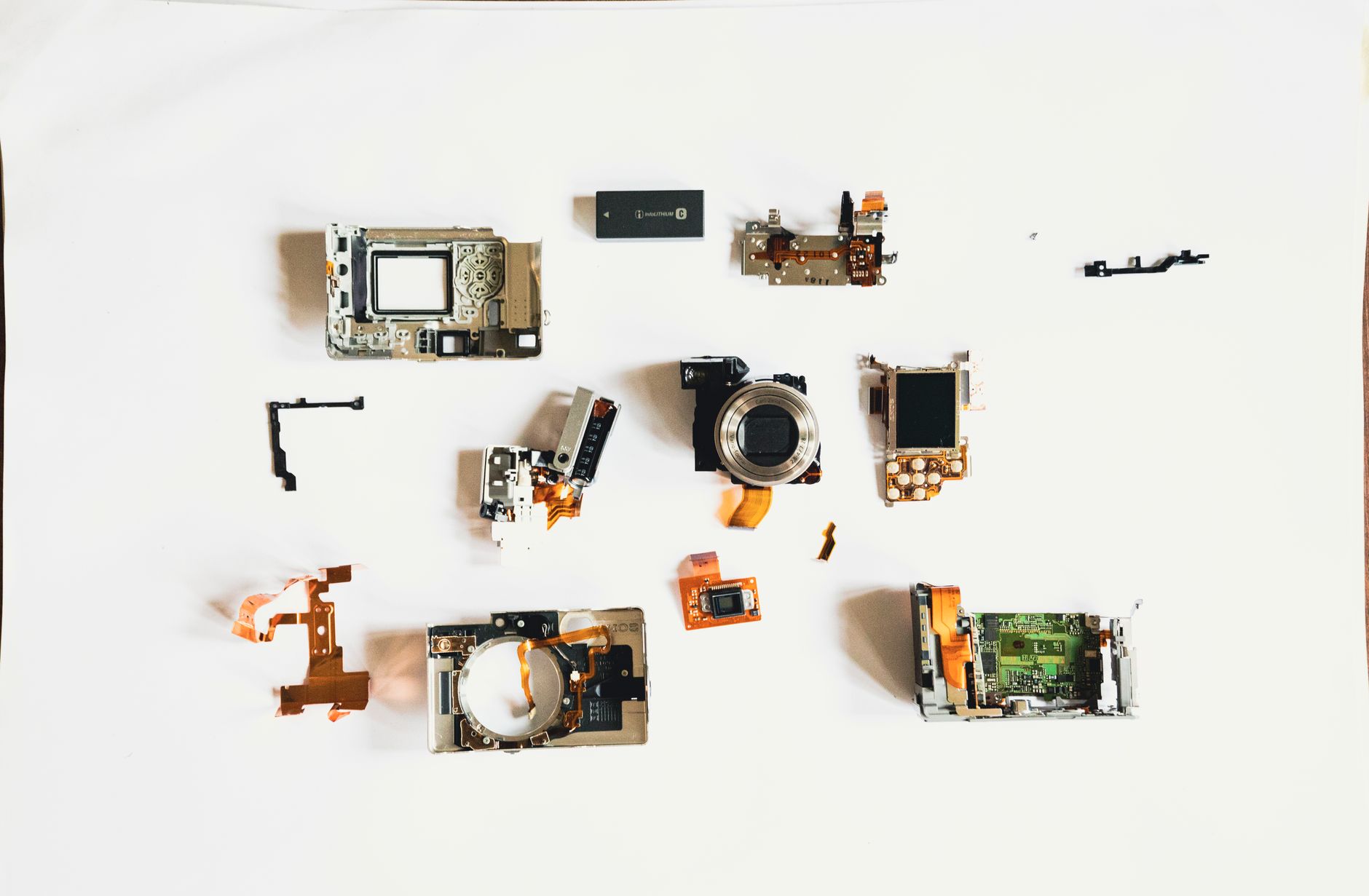 Kaip išsirinkti patikimą fotoaparato remonto meistrą Kaune: praktinis vadovas fotografams